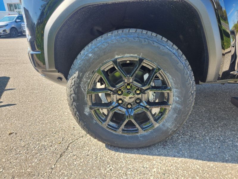 New 2025 GMC Canyon Denali S1159096
