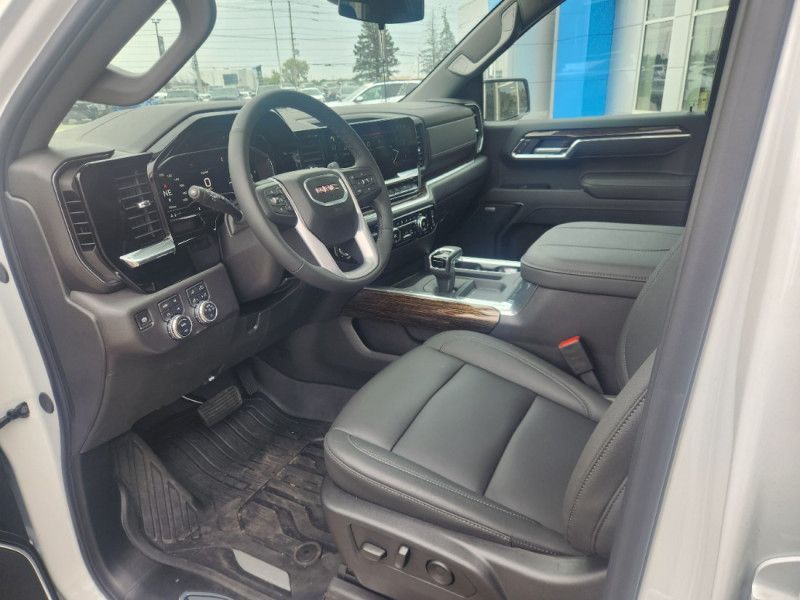 New 2025 GMC Sierra-1500 Elevation SG315768