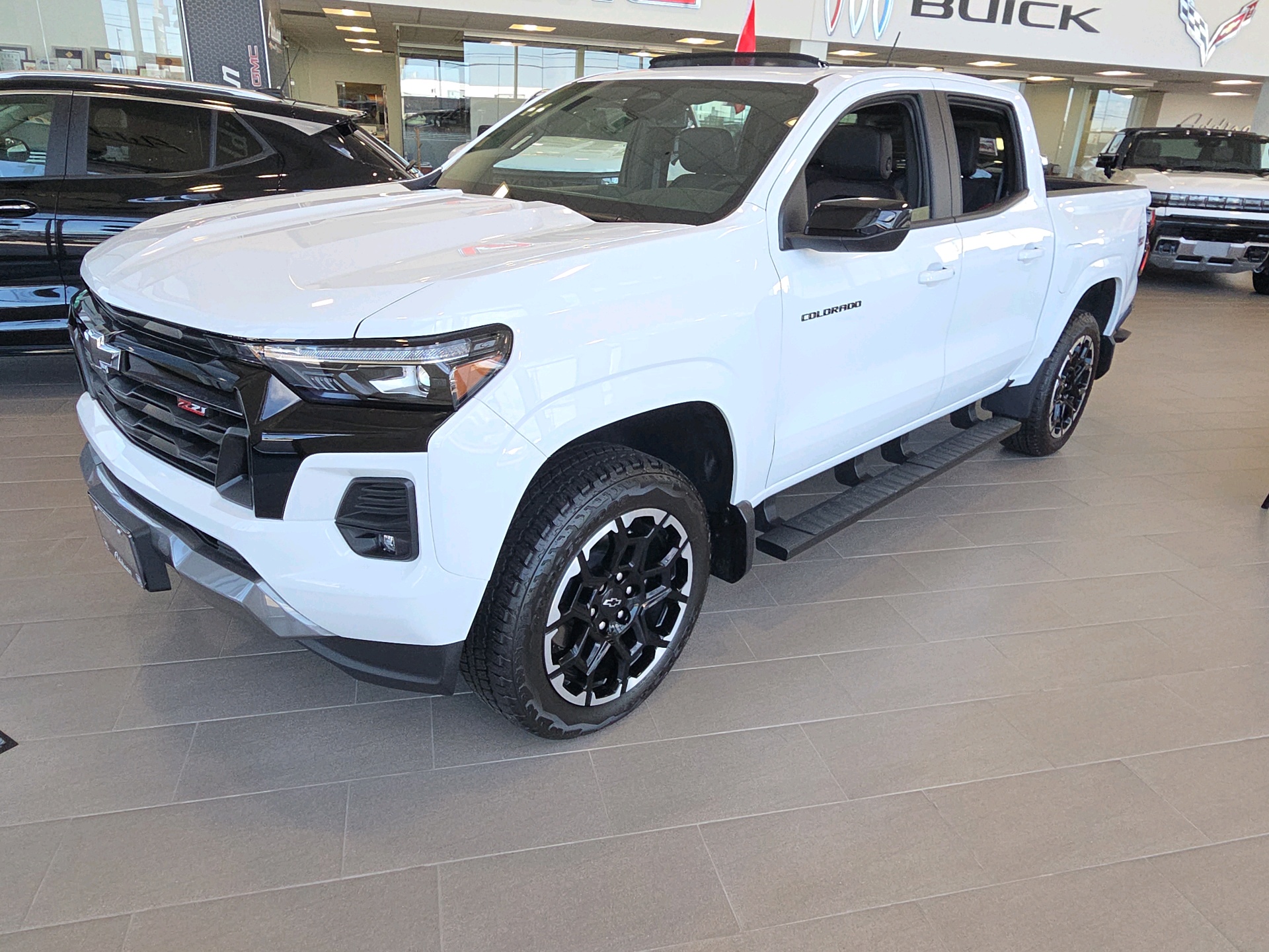 SUMMIT WHITE 2026 Chevrolet Colorado Pickup Truck Four-Wheel Drive Automatic