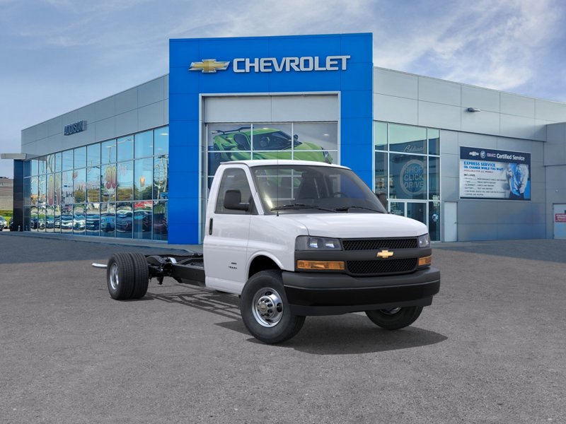 SUMMIT WHITE 2026 Chevrolet Express Chassis Van Rear-Wheel Drive 8-Speed Automatic