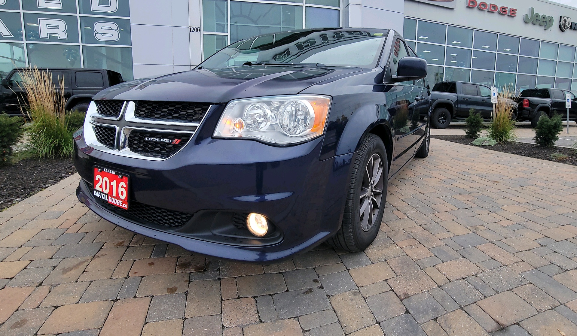  2016 Dodge Grand Caravan SXT Premium Plus FWD   