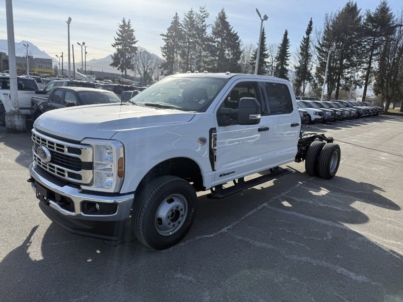 2025 Ford Chassis Cab