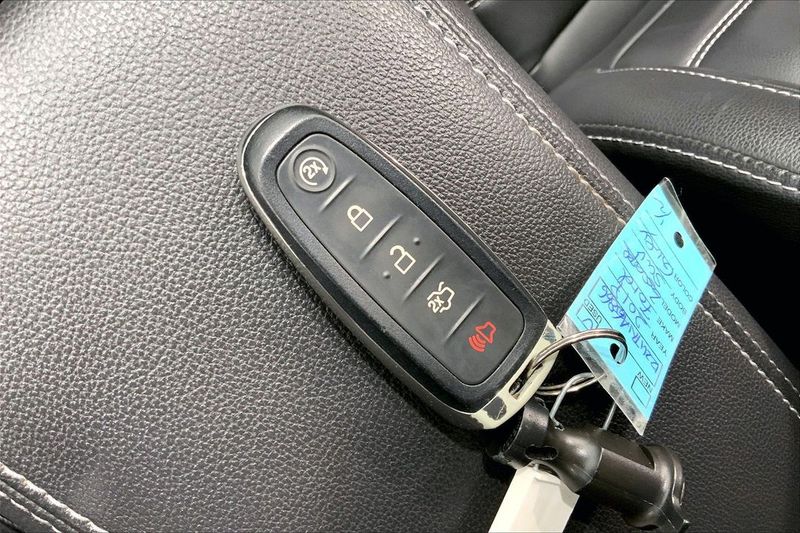 Used 2019 Ford Escape SEL 122UTNA65866