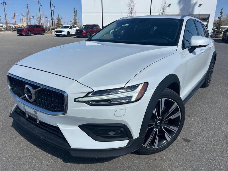 2022 Volvo V60 Cross Country