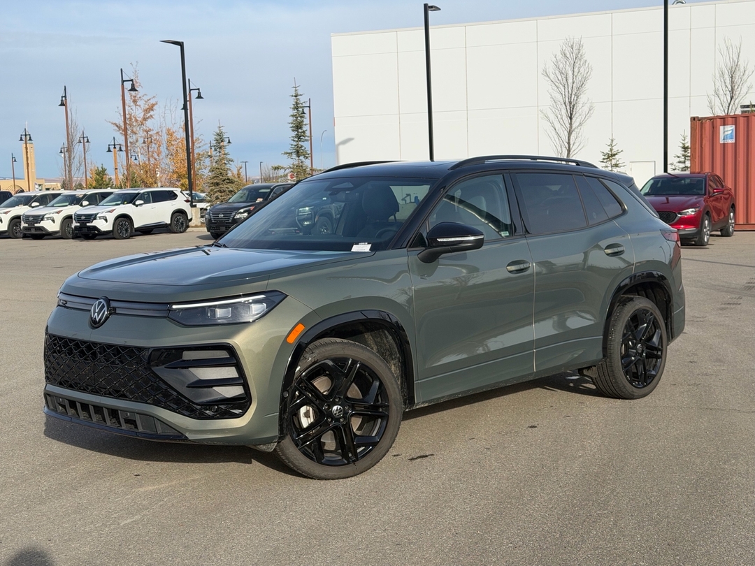 Avocado Green Pearl W/Black Roof 2026 Volkswagen Tiguan SUV / Crossover 8-Speed Automatic