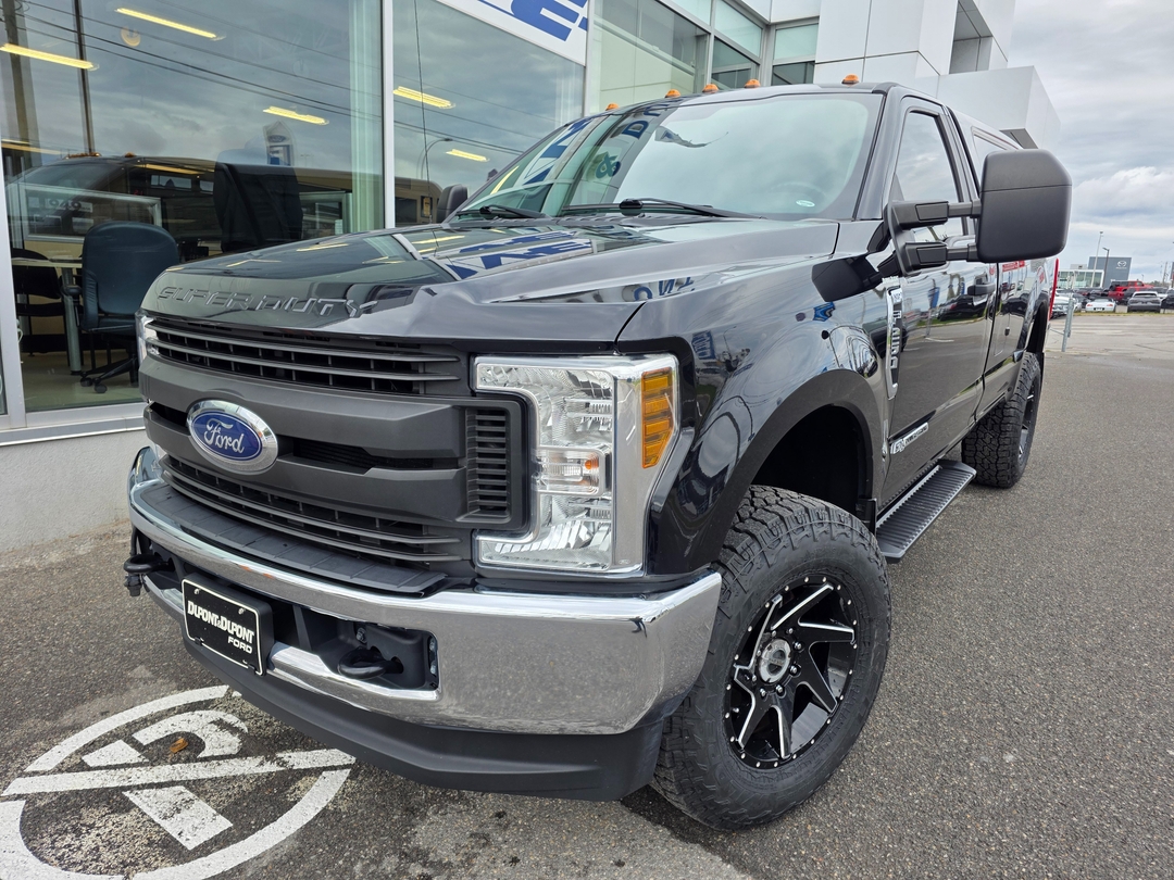 Black Metallic 2019 Ford F-250 Super Duty Pickup Truck Four-Wheel Drive 6-Speed Automatic