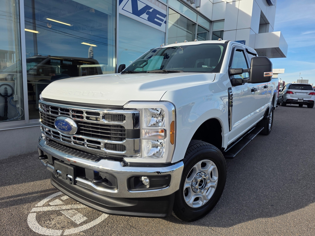  2025 Ford F-250 Super Duty XLT Crew Cab 4WD   