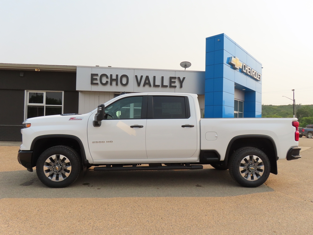 Summit White 2026 Chevrolet Silverado 2500HD Pickup Truck Four-Wheel Drive Automatic