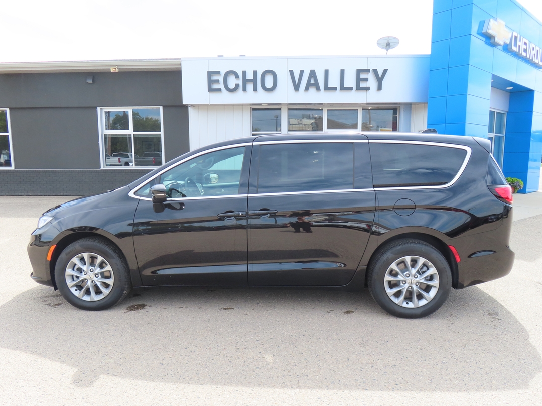  2025 Chrysler Pacifica Select AWD   