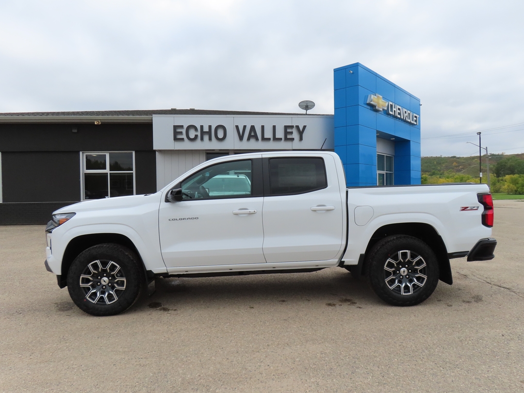 Summit White 2026 Chevrolet Colorado Pickup Truck Four-Wheel Drive 8-Speed Automatic