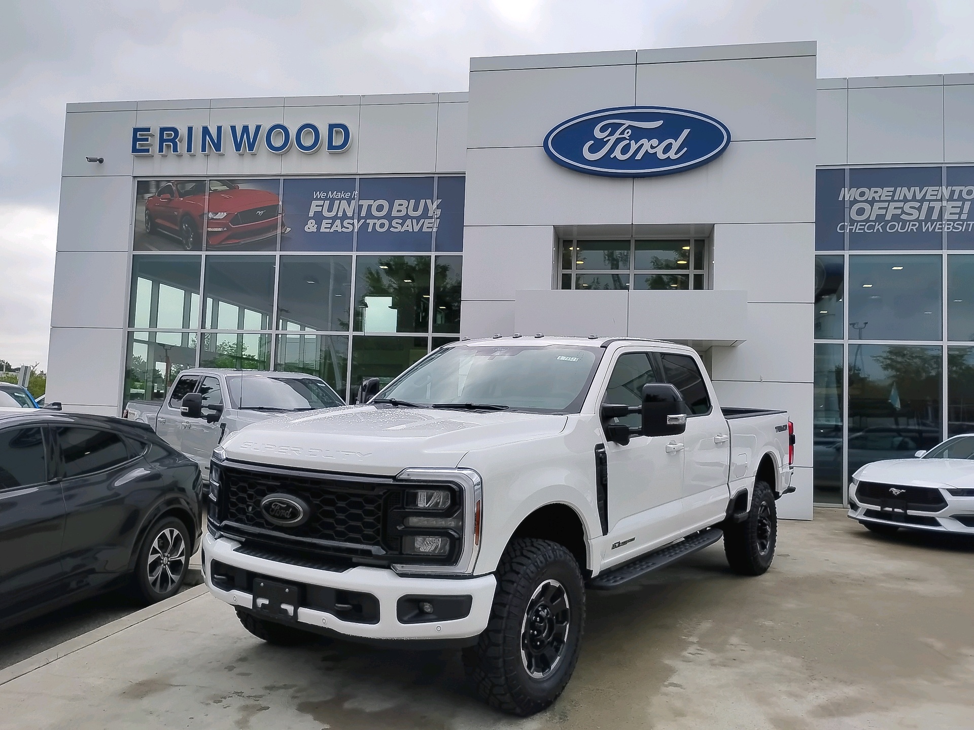 STAR WHITE METALLIC TRI-COAT 2026 Ford F-250 Super Duty Pickup Truck Four-Wheel Drive Automatic