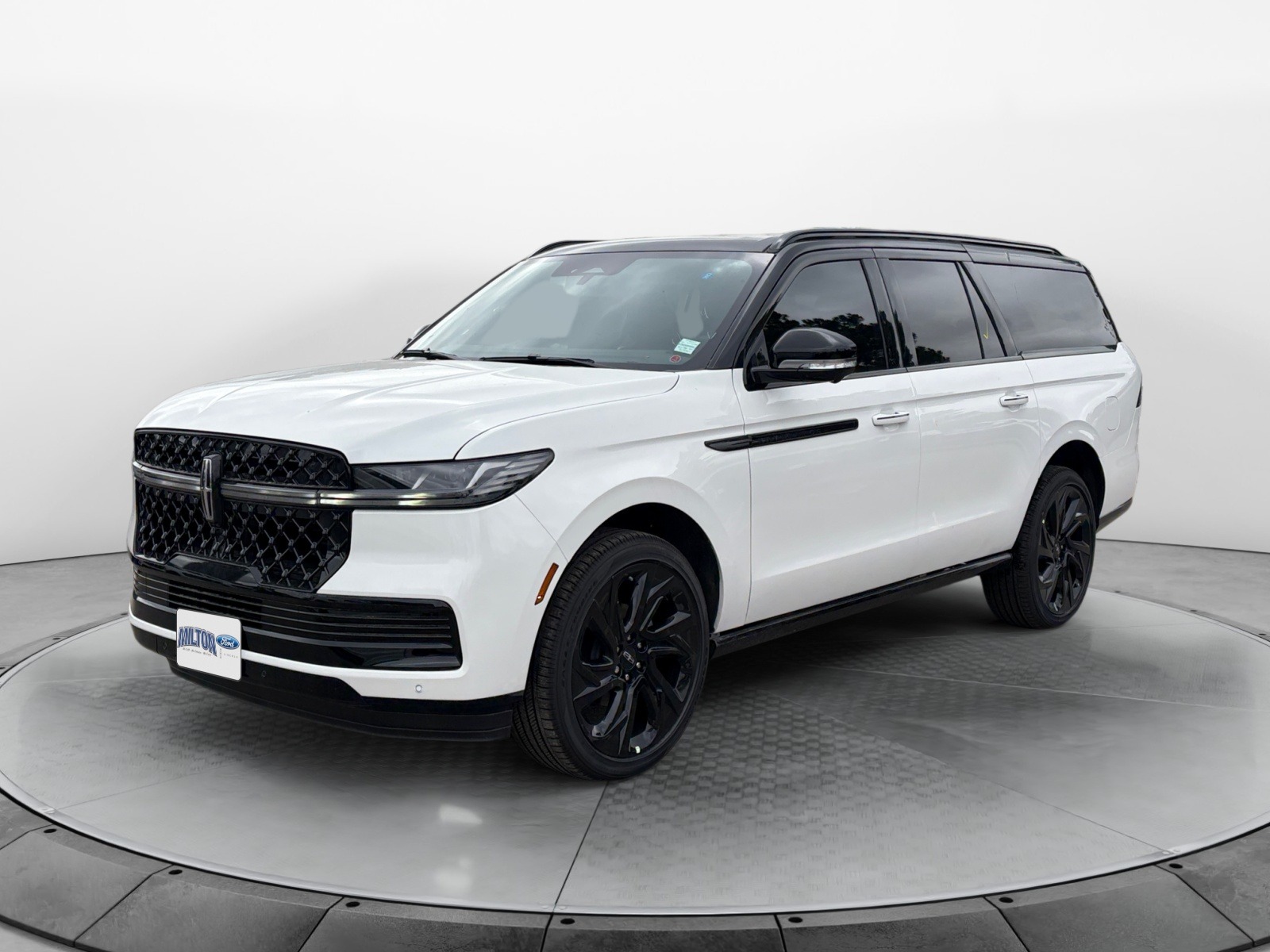 Pristine White Metallic Tri-Coat 2026 Lincoln Navigator SUV / Crossover Four-Wheel Drive Automatic