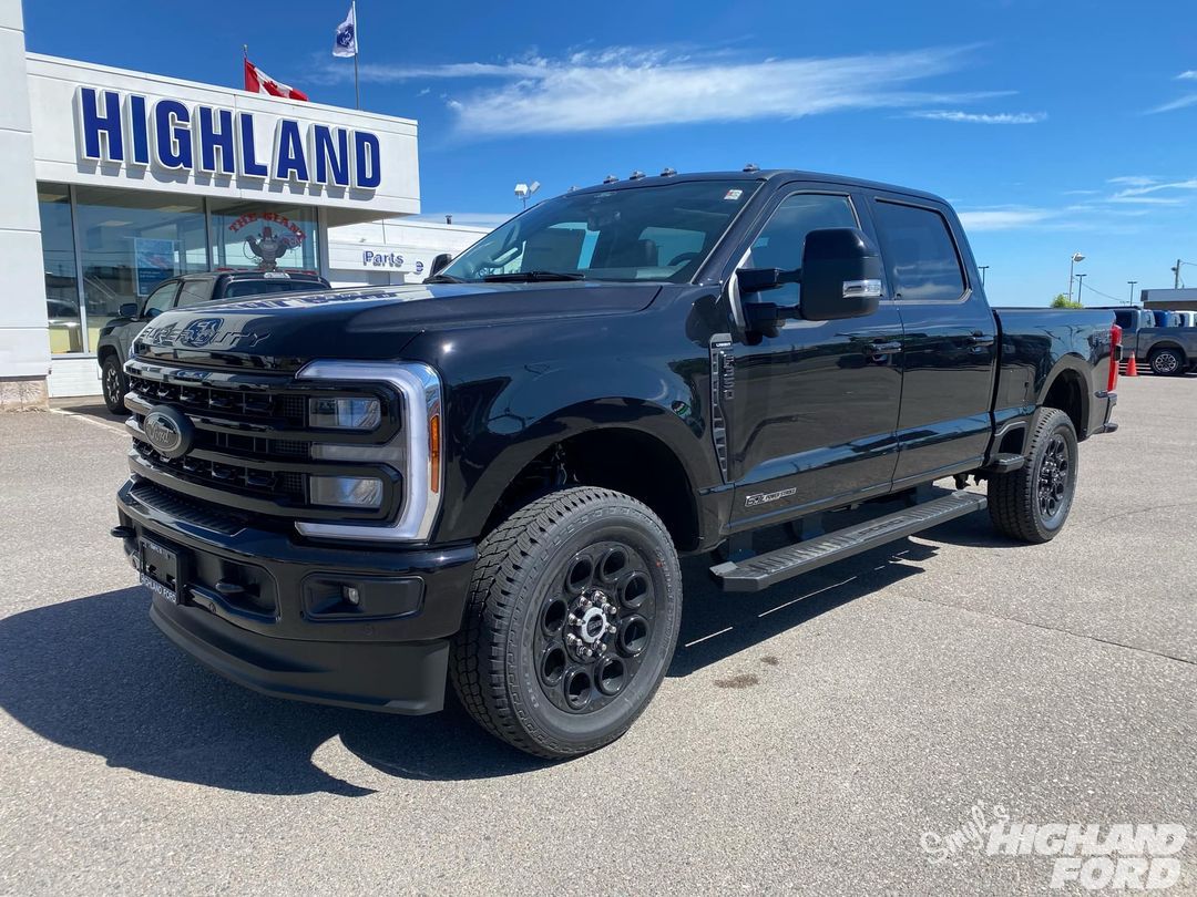 New 2024 Ford Super Duty F350 Lariat TP061 Sault Ste. Marie, ON