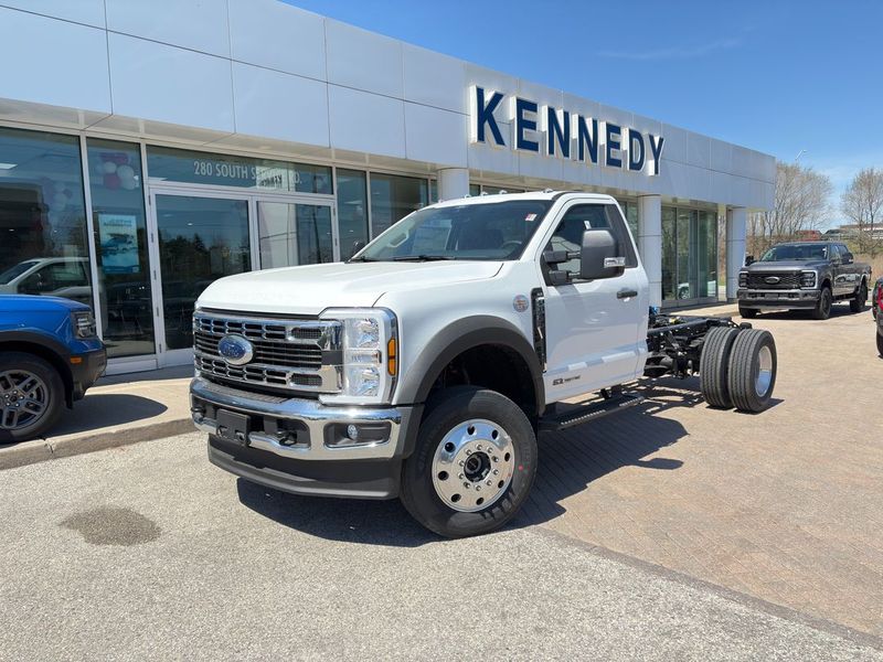 2025 Ford Super Duty F-600 DRW