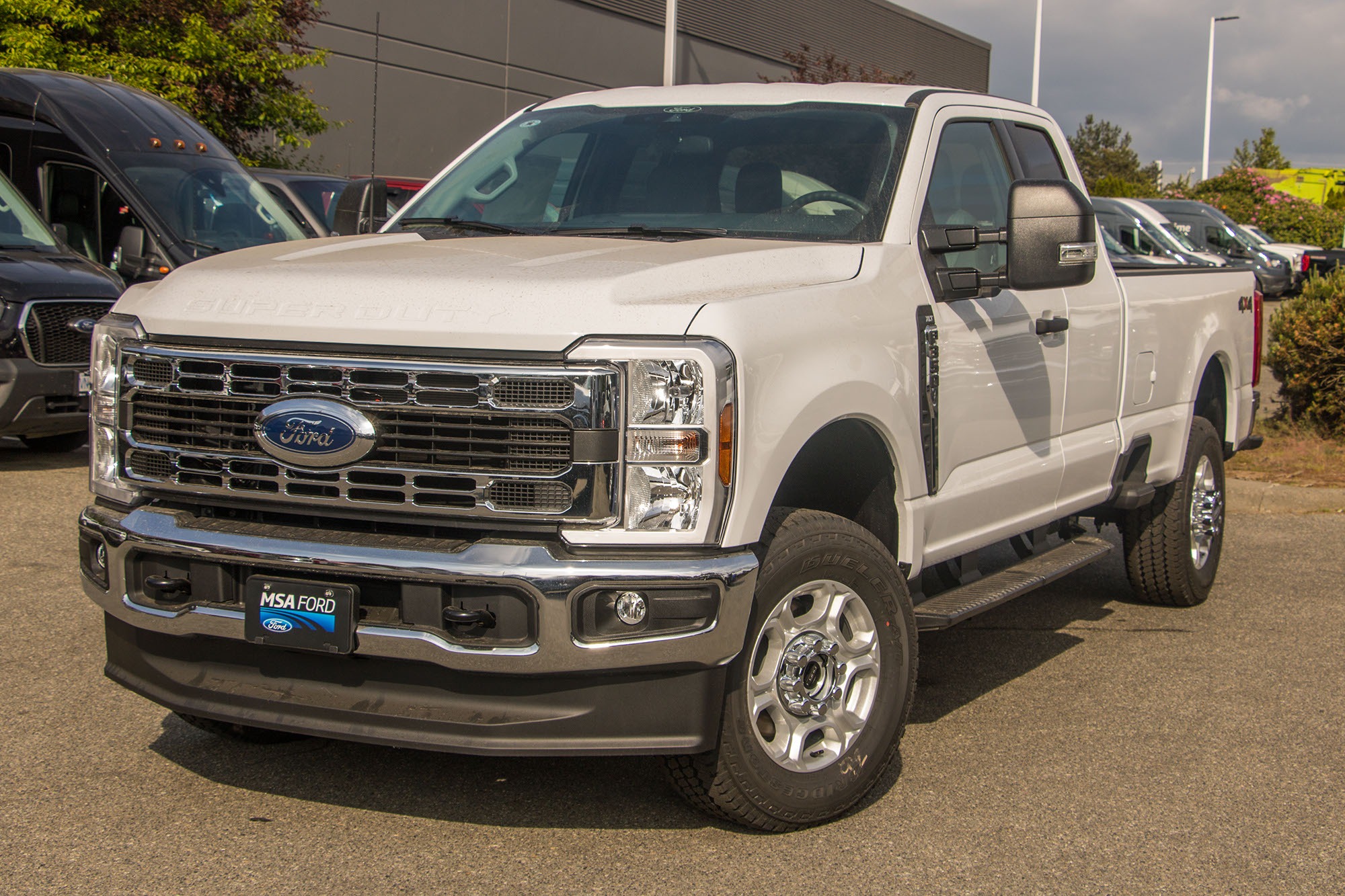 Oxford White 2026 Ford F-350 Super Duty Pickup Truck Four-Wheel Drive Automatic