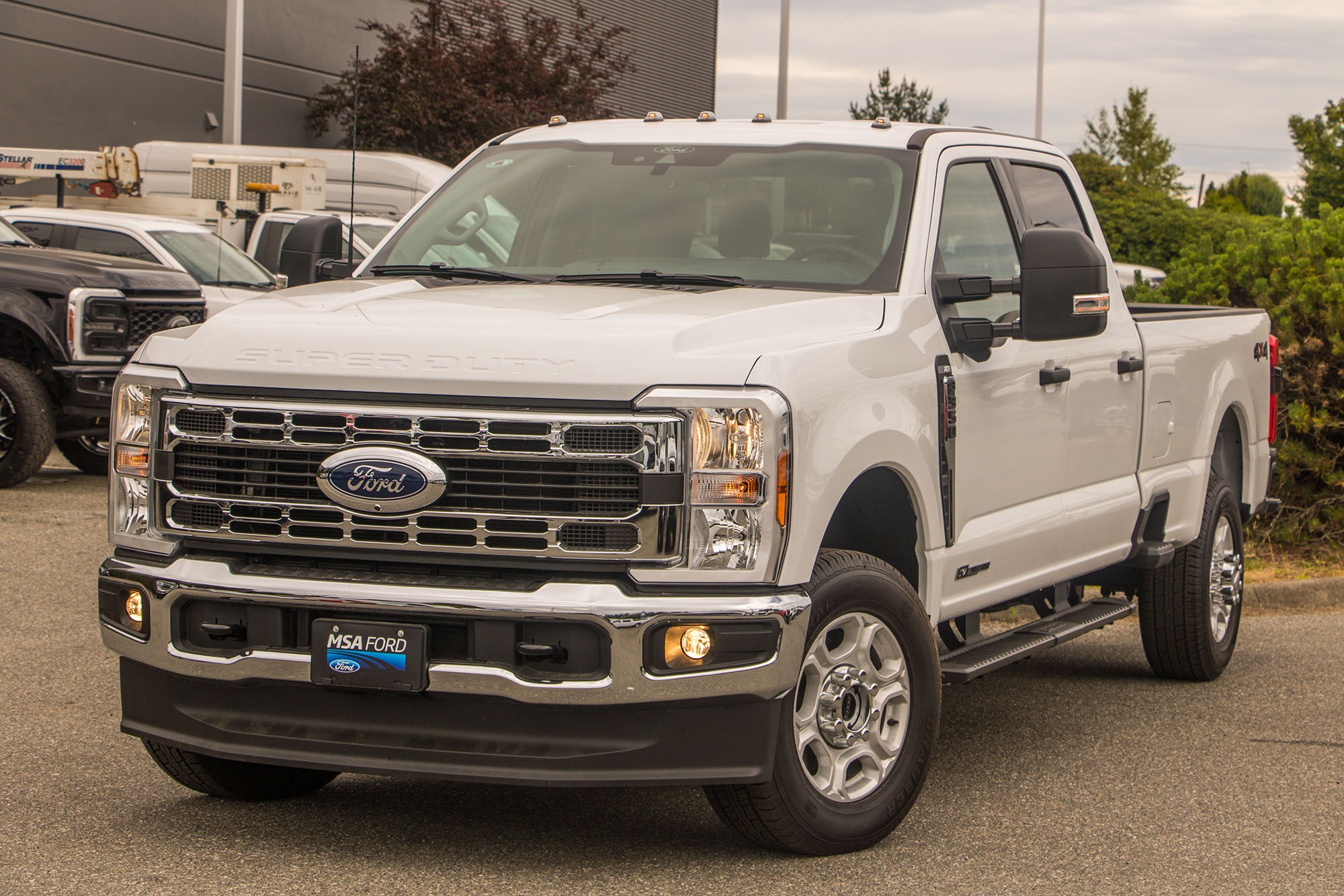 Oxford White 2026 Ford F-350 Super Duty Pickup Truck Four-Wheel Drive Automatic