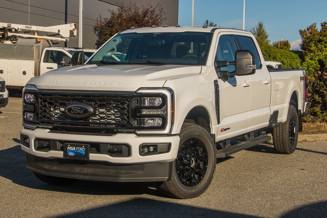 Oxford White 2026 Ford F-350 Super Duty Pickup Truck Four-Wheel Drive Automatic