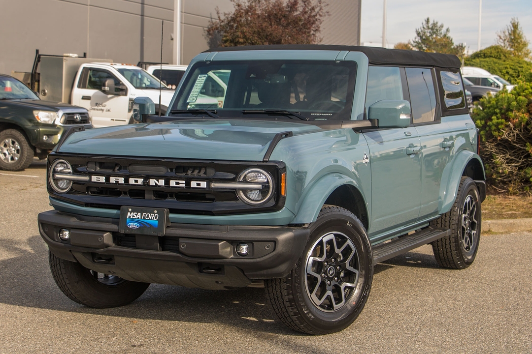2022 Ford Bronco Outer Banks 4-Door 4WD