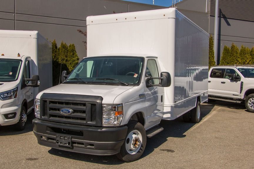 New 2024 Ford ESeries Cutaway E450 DRW E4R00620 Abbotsford, BC