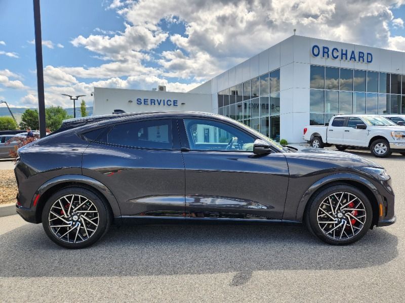 2022 Ford Mustang Mach-E