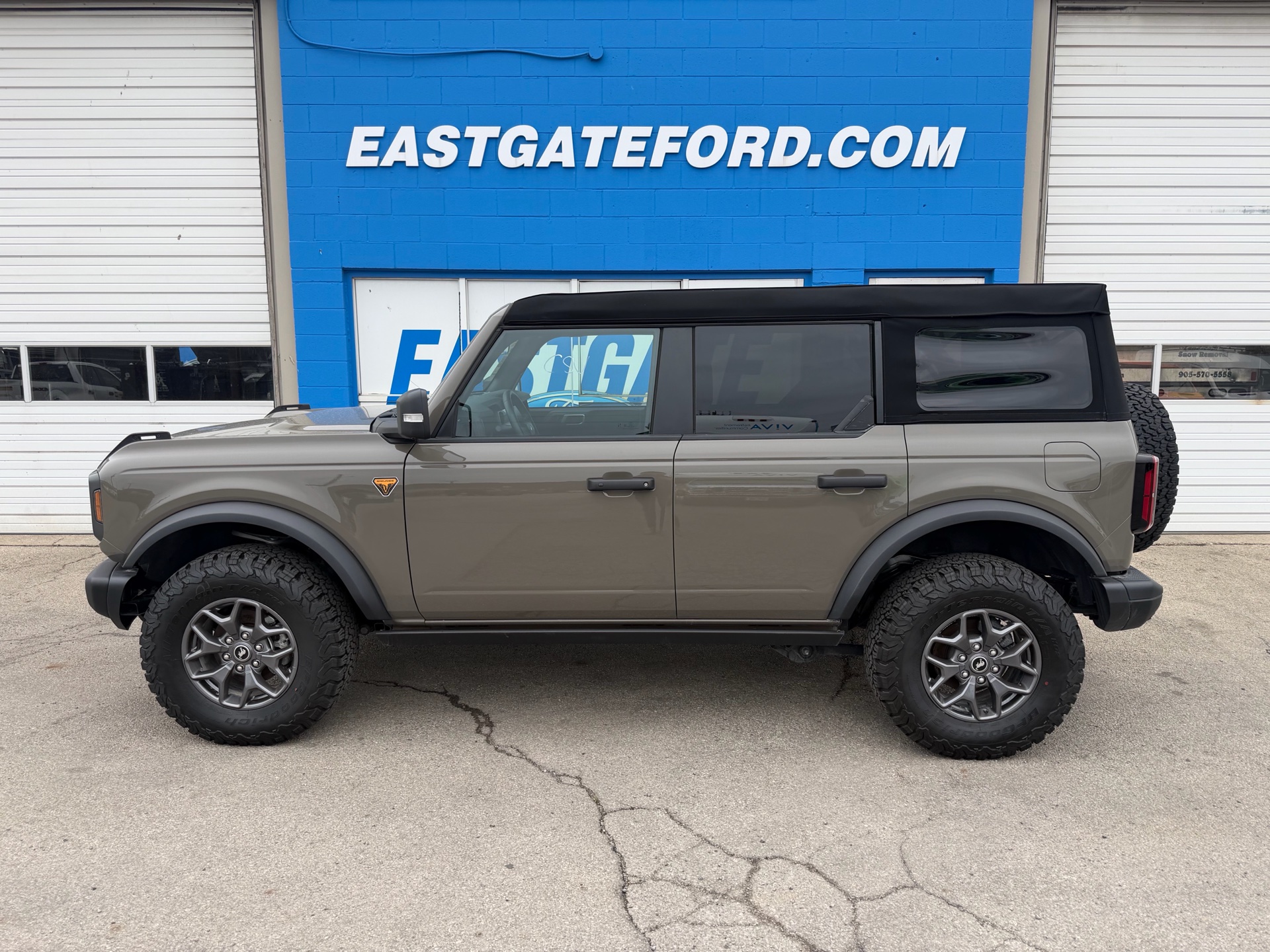 Ford Bronco Badlands 4-Door 4WD 2025