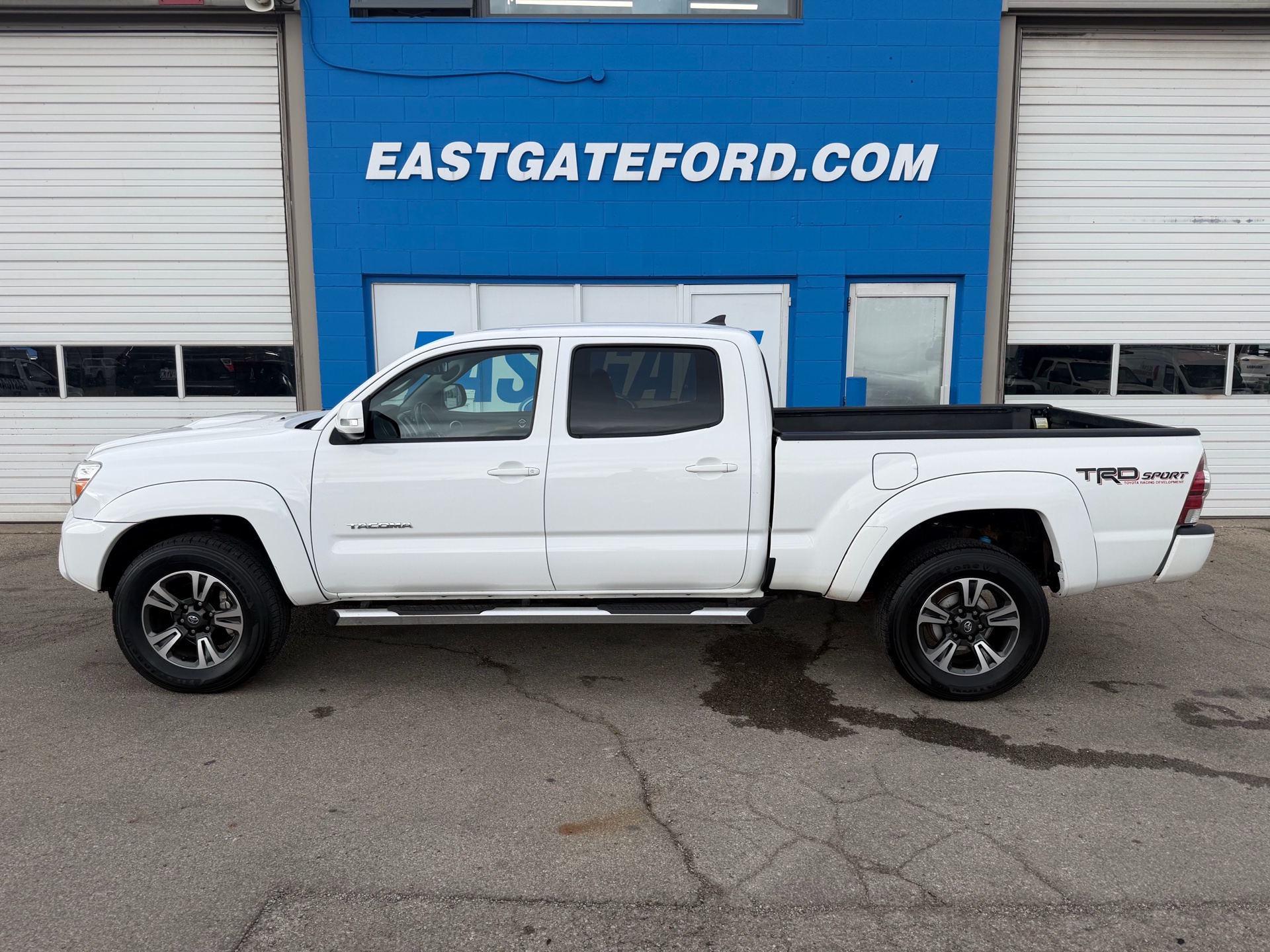 Alpine White 2015 Toyota Tacoma Pickup Truck Four-Wheel Drive 