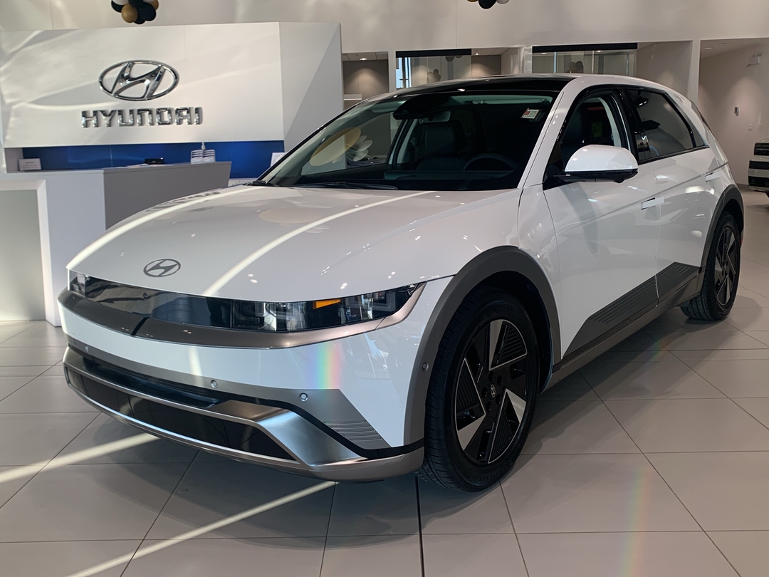 Atlas White 2027 Hyundai IONIQ 5 SUV / Crossover  Automatic
