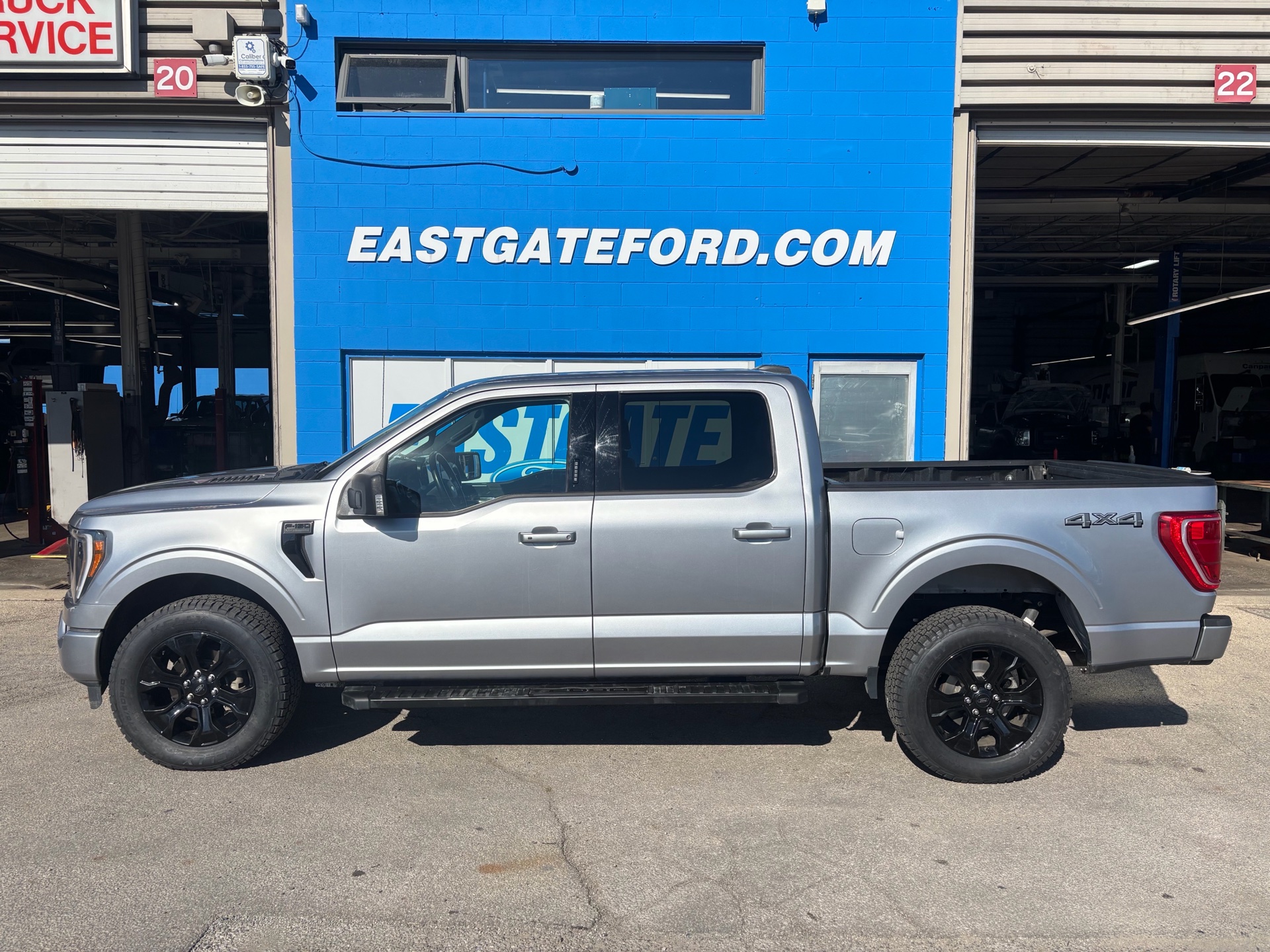  2023 Ford F-150 XLT SuperCrew 4WD   