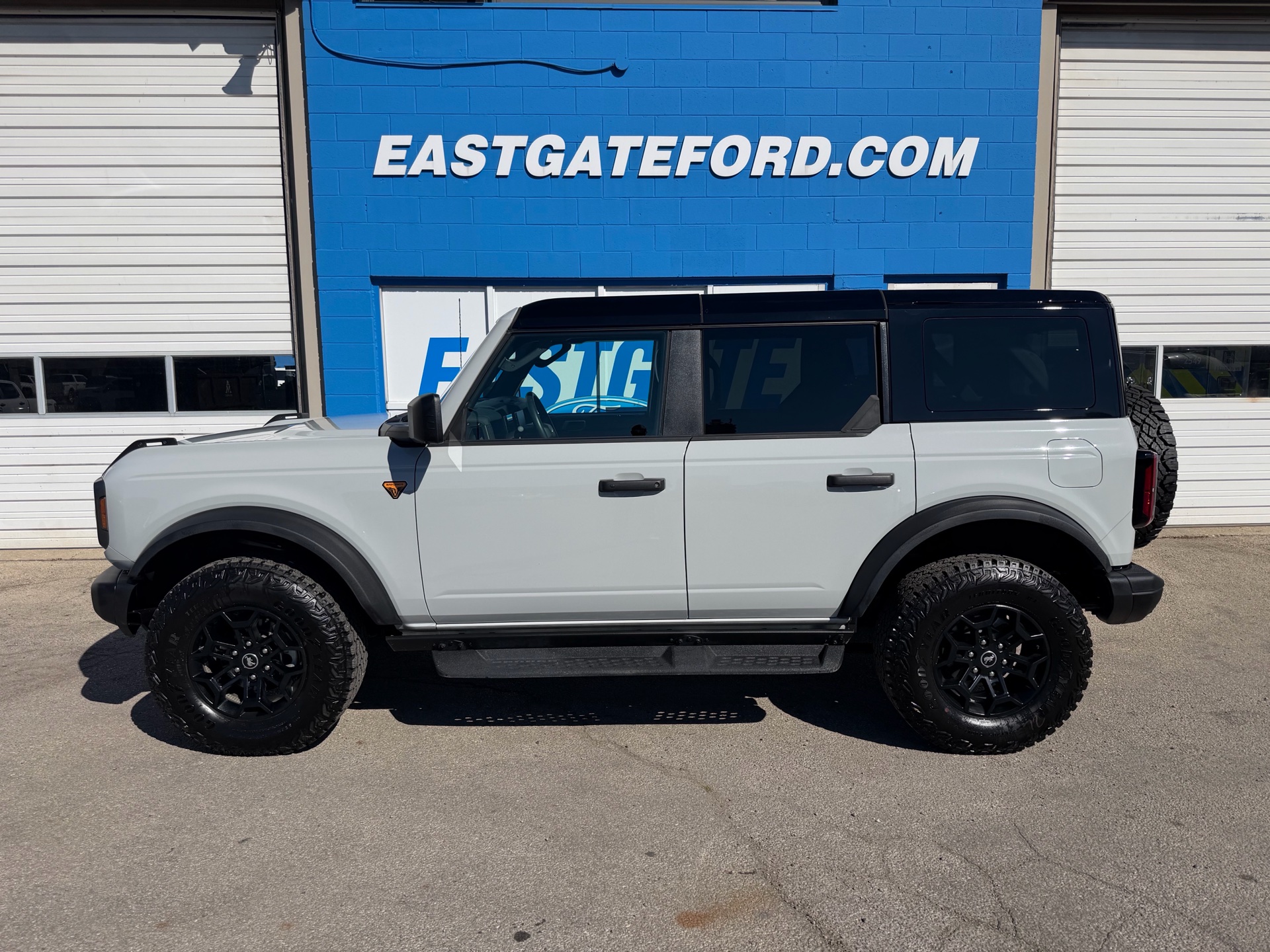 Gray (Avalanche Grey) 2026 Ford Bronco SUV / Crossover Four-Wheel Drive Automatic