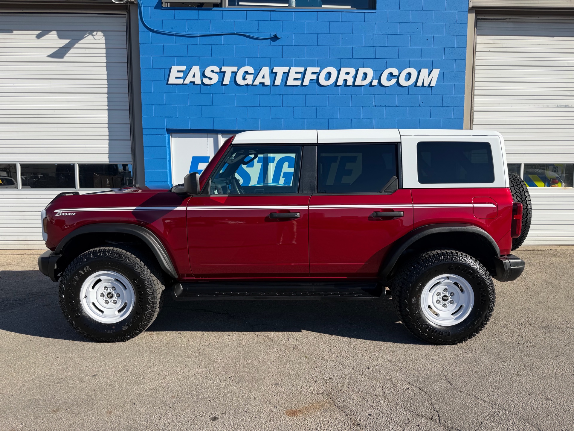  2026 Ford Bronco Heritage Edition 4-Door 4WD   
