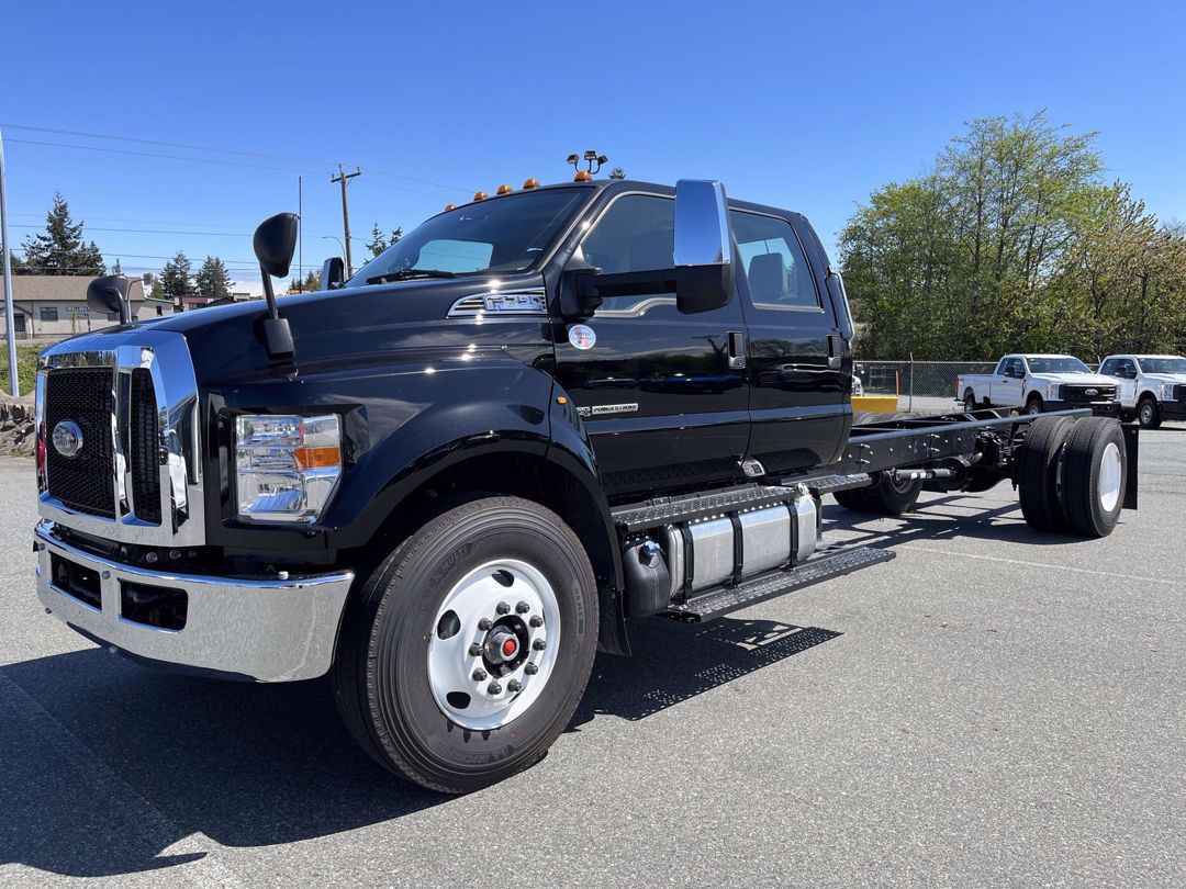 New 2024 Ford Super Duty F750 Straight Frame 240000 Nanaimo, BC