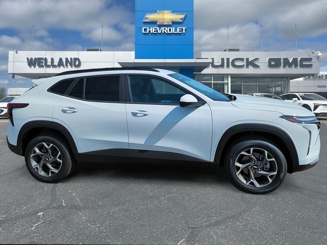 2026 Chevrolet Trax LT photo 4