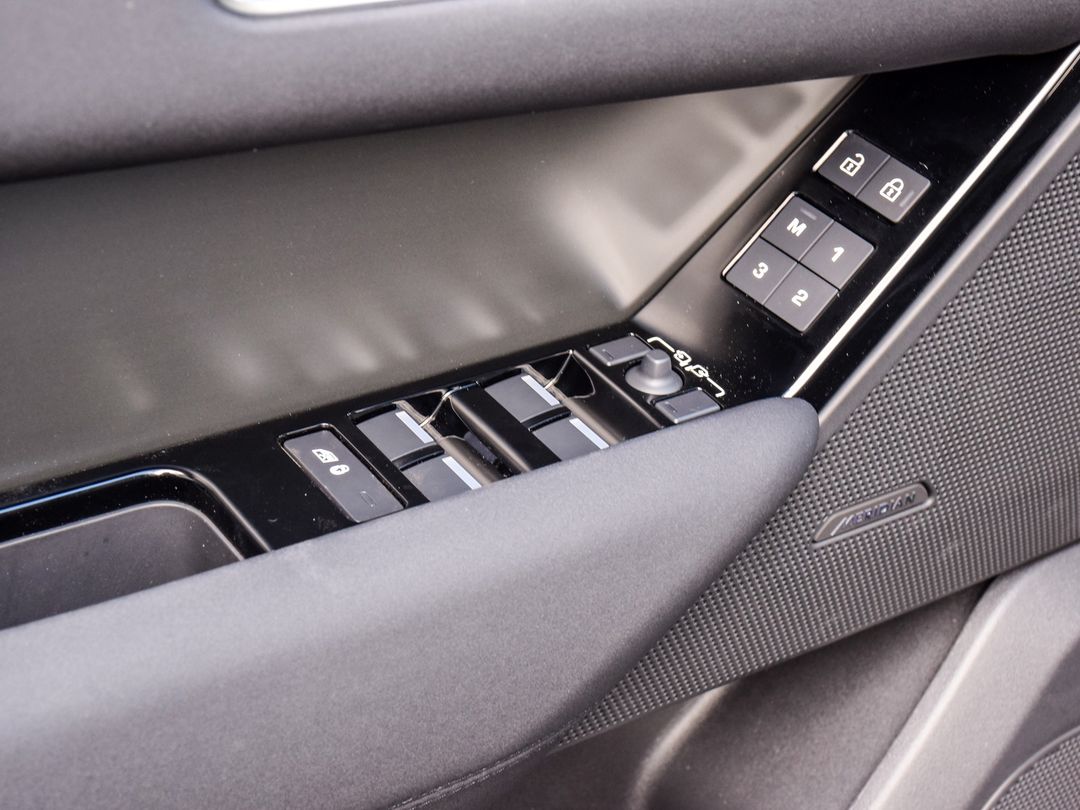 2025 Land Rover Range Rover Velar P250 Dynamic SE, Toronto, Cash