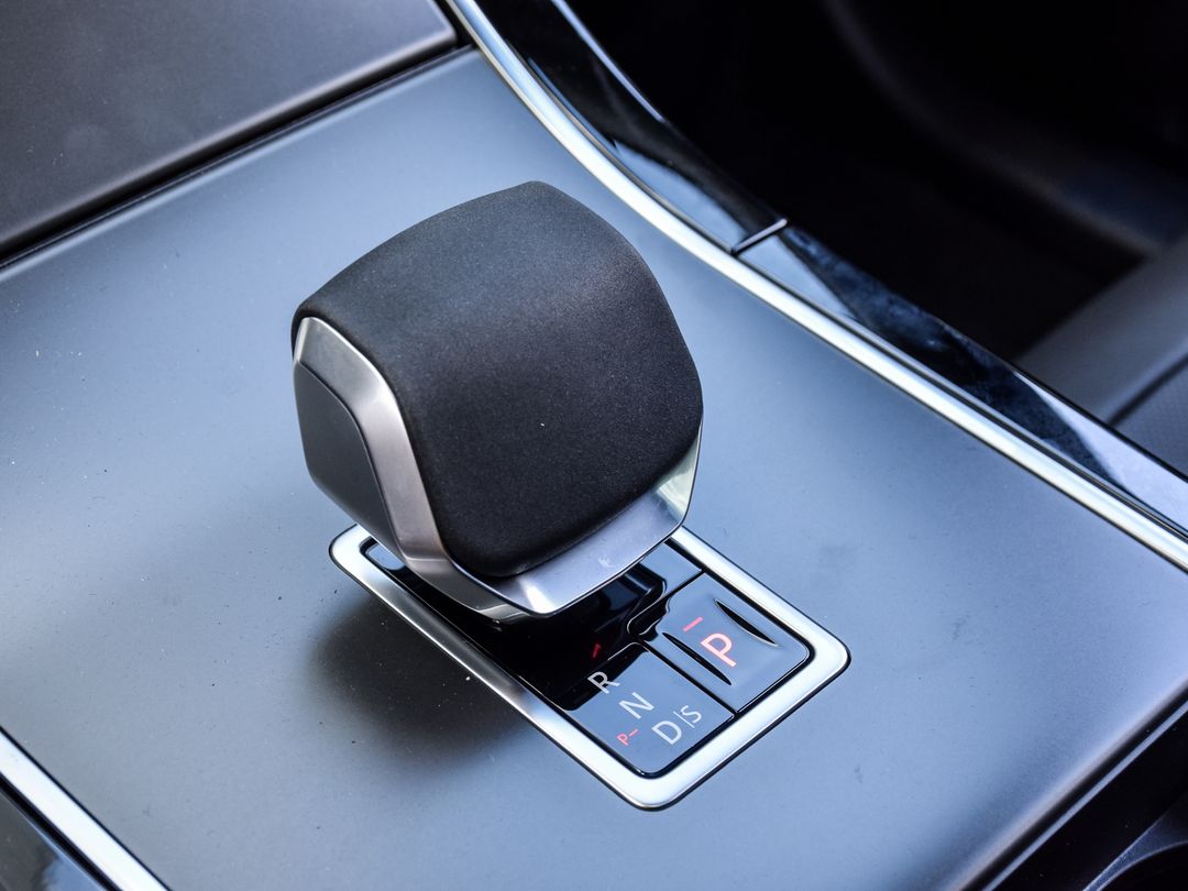 2025 Land Rover Range Rover Velar P340 Dynamic SE, Toronto, Cash