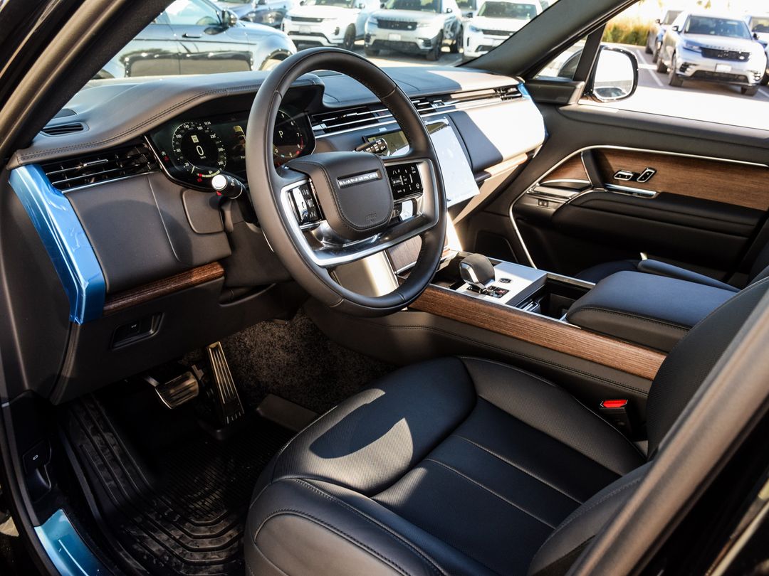 2025 Land Rover Range Rover P530 SE SWB, Toronto, Cash