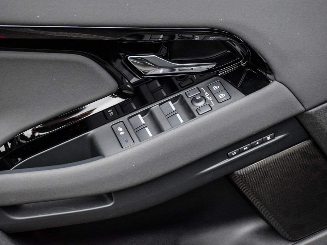 2025 Land Rover Range Rover Evoque P250 Dynamic SE, Toronto, Cash