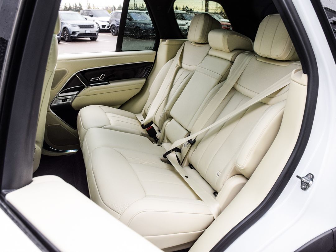 2025 Land Rover Range Rover P530 SE SWB, Toronto, Cash