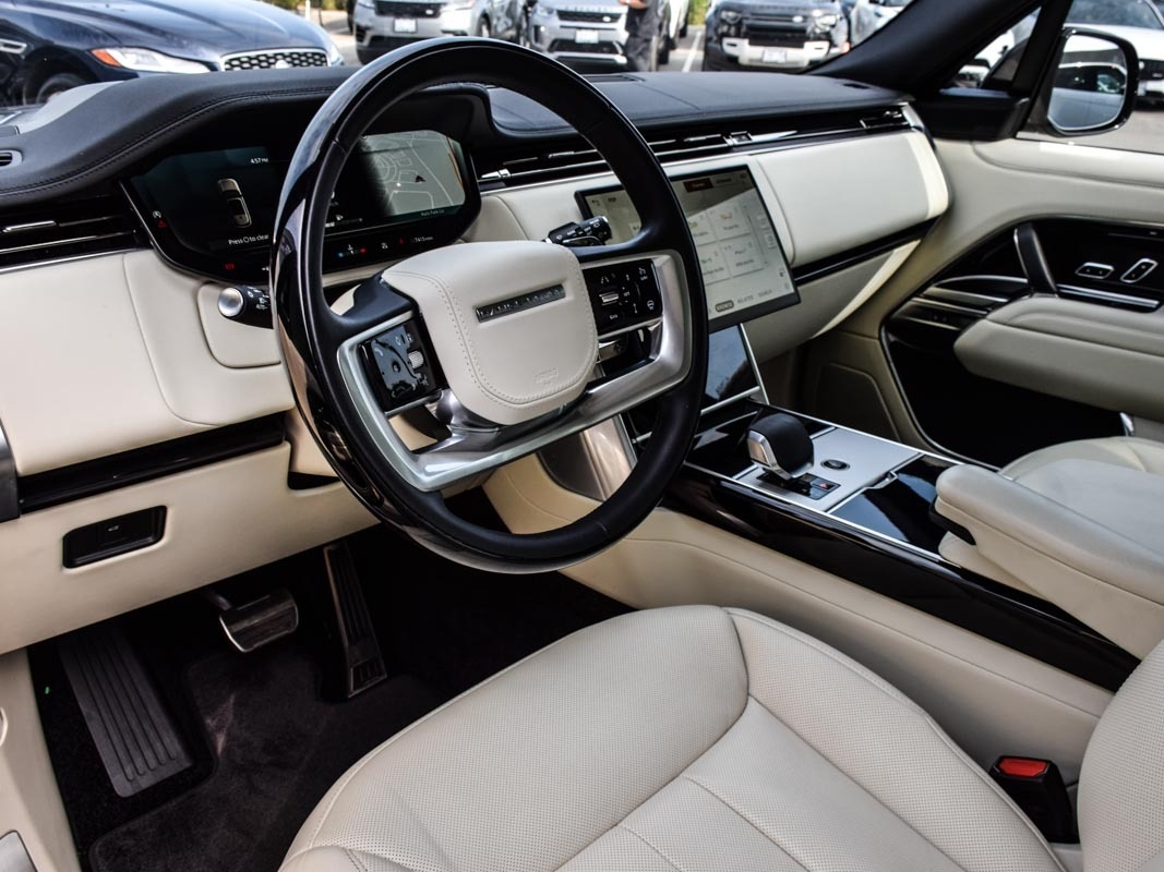 2025 Land Rover Range Rover P400 SE SWB, Toronto, Cash