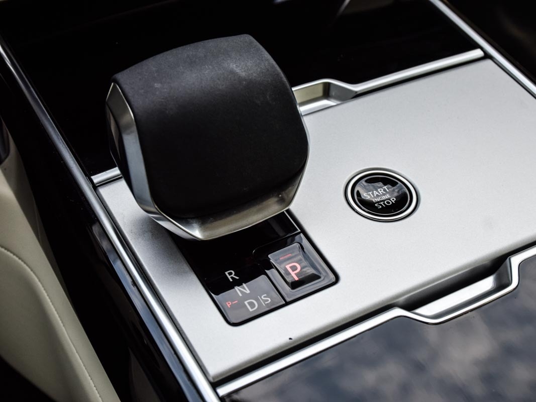 2025 Land Rover Range Rover P400 SE SWB, Toronto, Cash