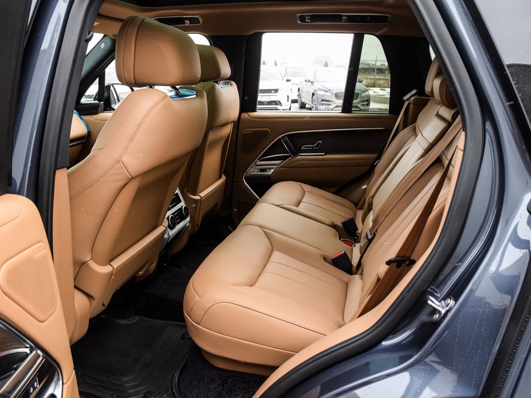 2025 Land Rover Range Rover P400 SE SWB, Toronto, Cash