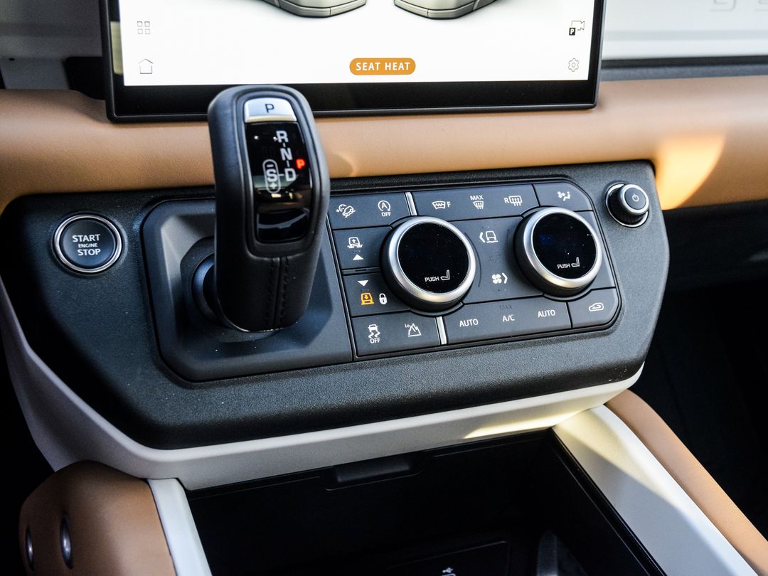 2025 Land Rover Defender 110 P400 X-Dynamic SE, Toronto, Cash