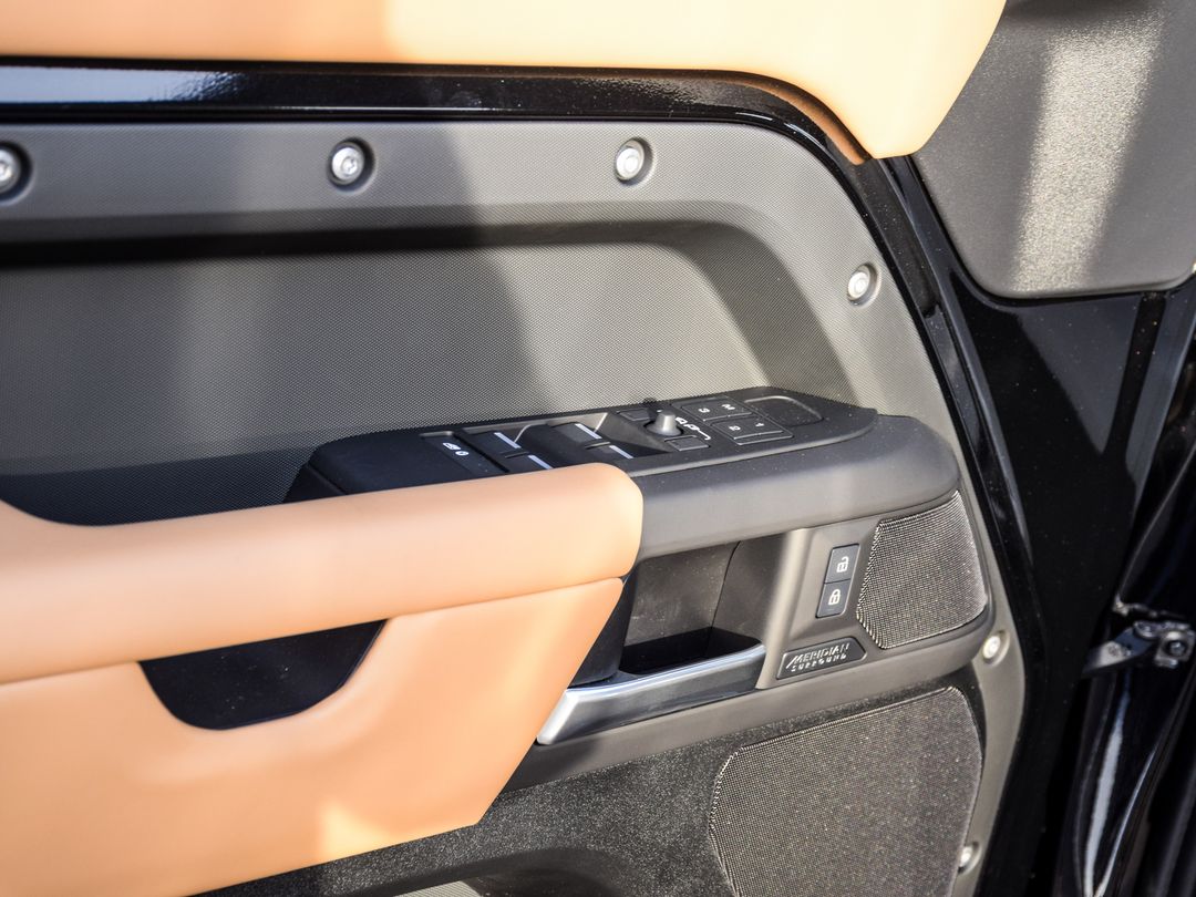 2025 Land Rover Defender 110 P400 X-Dynamic SE, Toronto, Cash