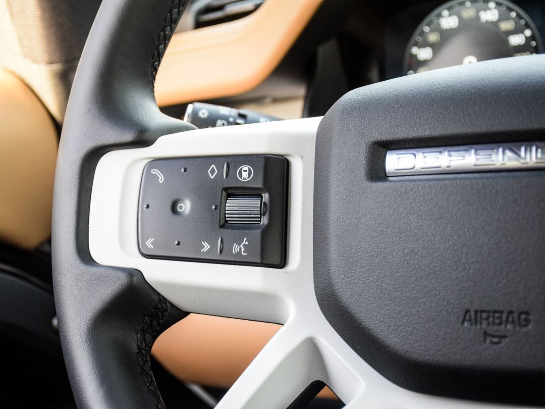 2025 Land Rover Defender 110 P400 X-Dynamic SE, Toronto, Cash