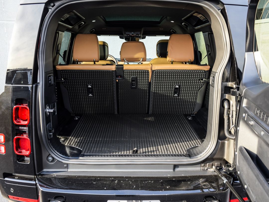 2025 Land Rover Defender 110 P400 X-Dynamic SE, Toronto, Cash