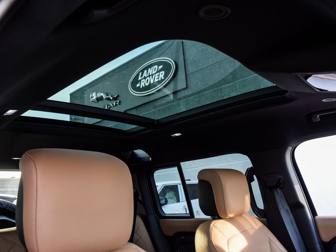 2025 Land Rover Defender 110 P400 X-Dynamic SE, Toronto, Cash