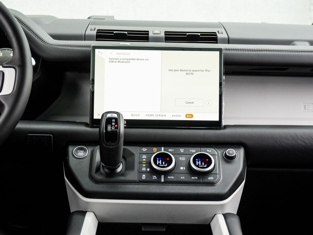 2025 Land Rover Defender 110 P400 X-Dynamic SE, Toronto, Cash