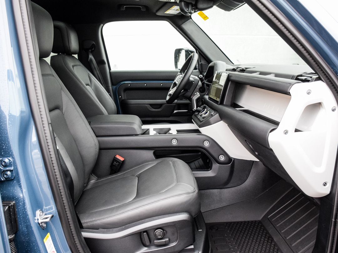 2025 Land Rover Defender 110 P400 X-Dynamic SE, Toronto, Cash