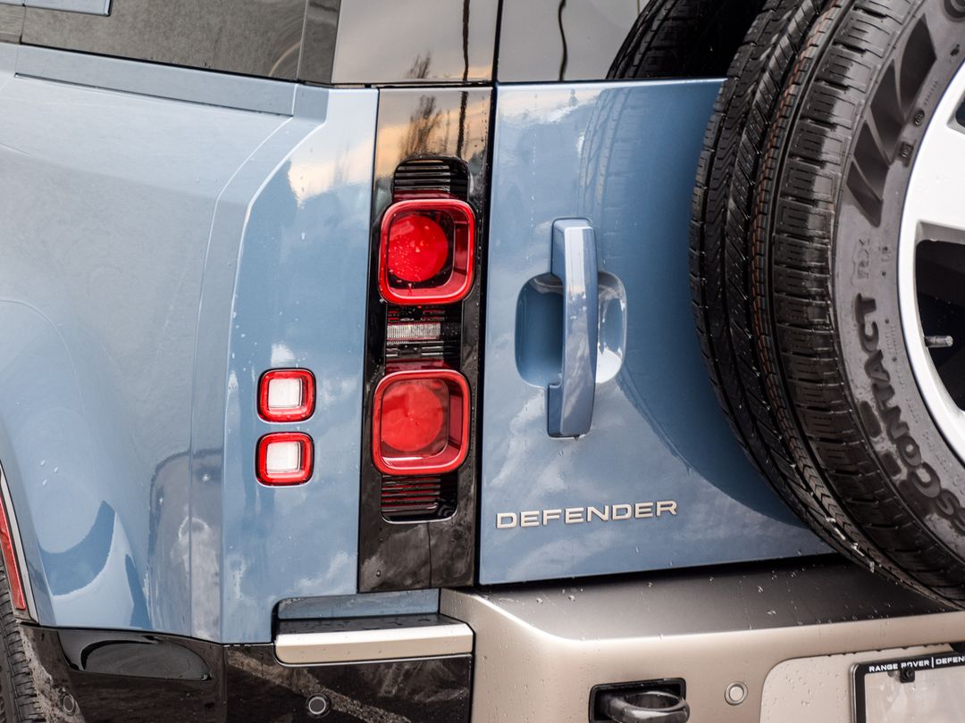 2025 Land Rover Defender 110 P400 X-Dynamic SE, Toronto, Cash