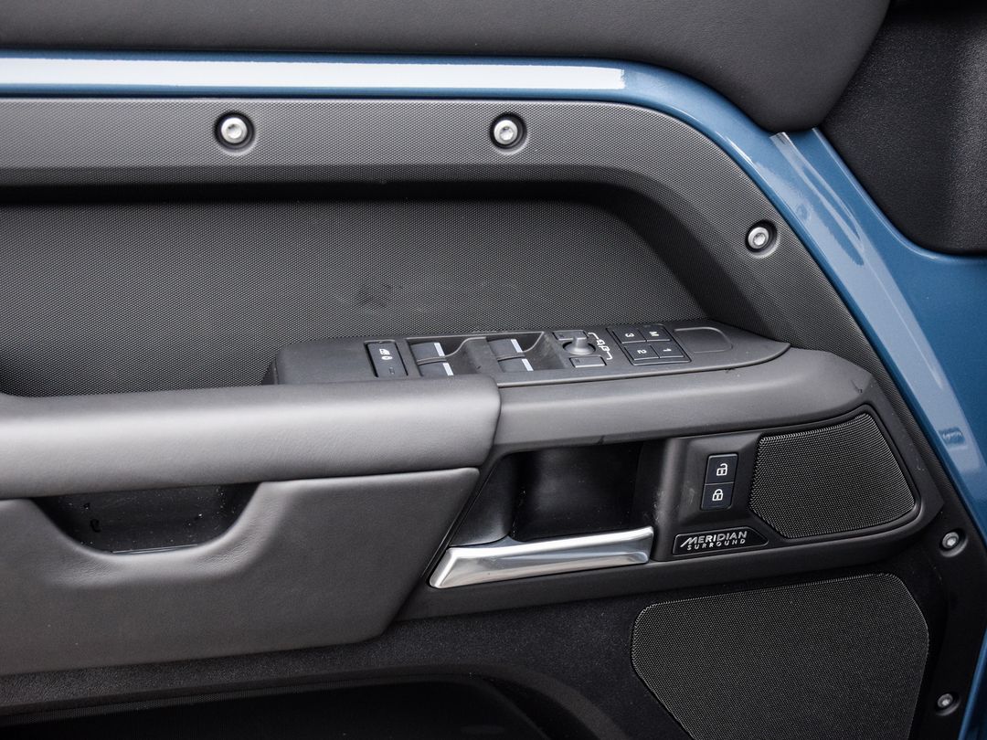 2025 Land Rover Defender 110 P400 X-Dynamic SE, Toronto, Cash