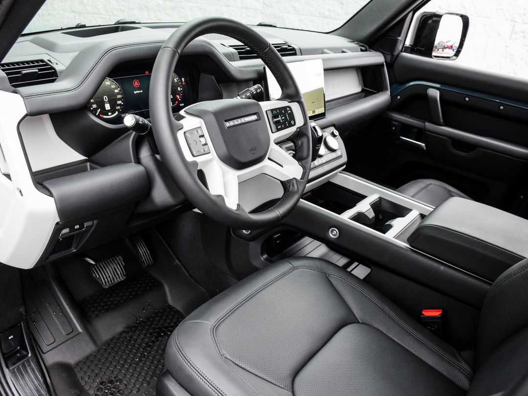 2025 Land Rover Defender 110 P400 X-Dynamic SE, Toronto, Cash